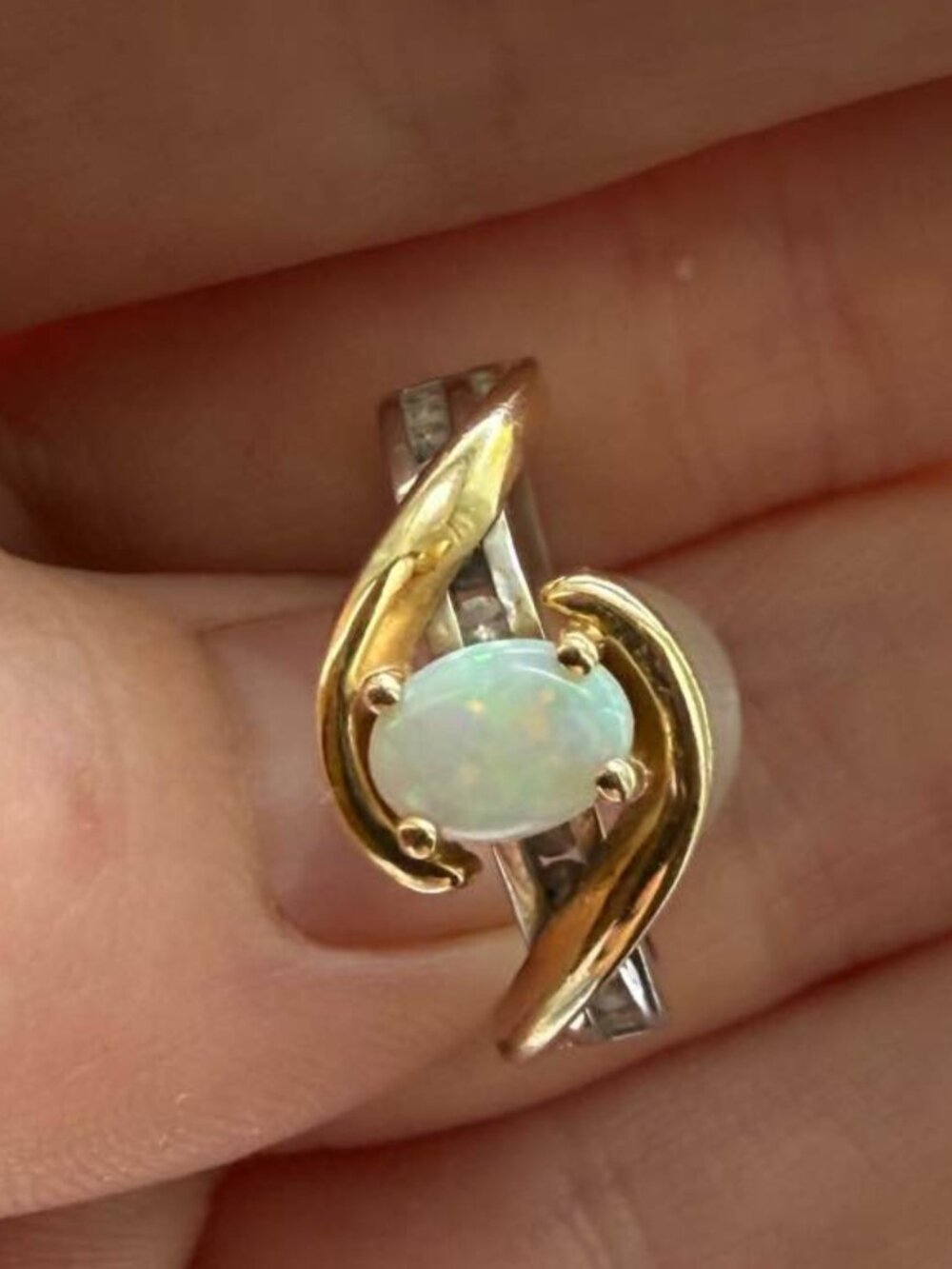 14k gold diamond and opal. Super pretty ring size 7 1/2 8